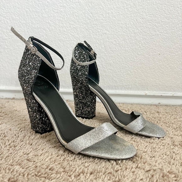 Guess Women’s 9 Silver Black Glitter Chunky Block Heels Holiday Party NYE - Picture 1 of 10